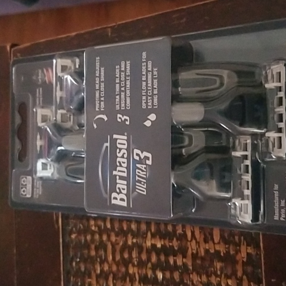 Barbasol Ultra 3 Razor - Picture 2 of 2